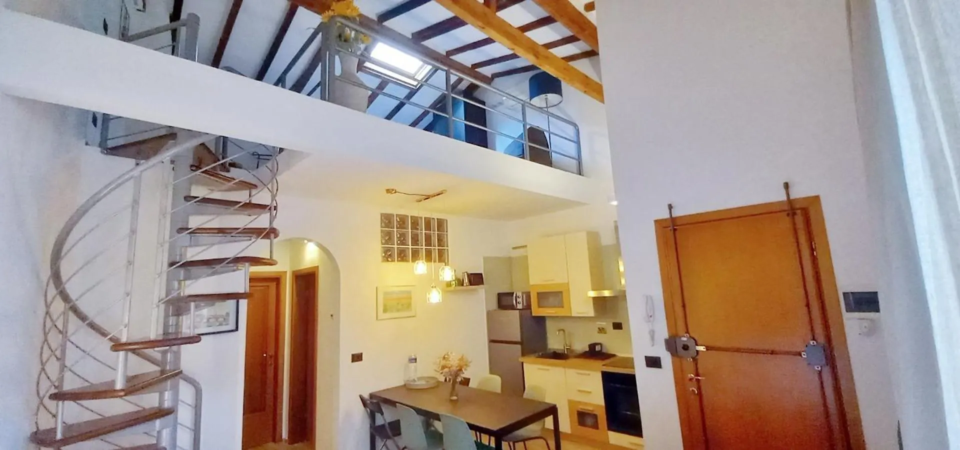 Tuscan Loft - 7 Guests With Patio 피렌체